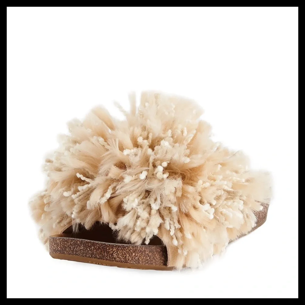 UGG Cindi Beige Yarn SandalsHard To Find - Picture 6 of 9